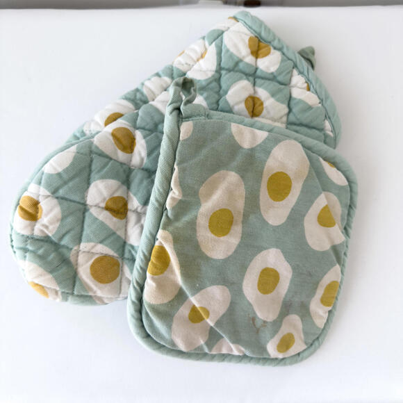 Teal Oven Mitts and Pot Holders Fried Egg Printed Set - Picture 4 of 6